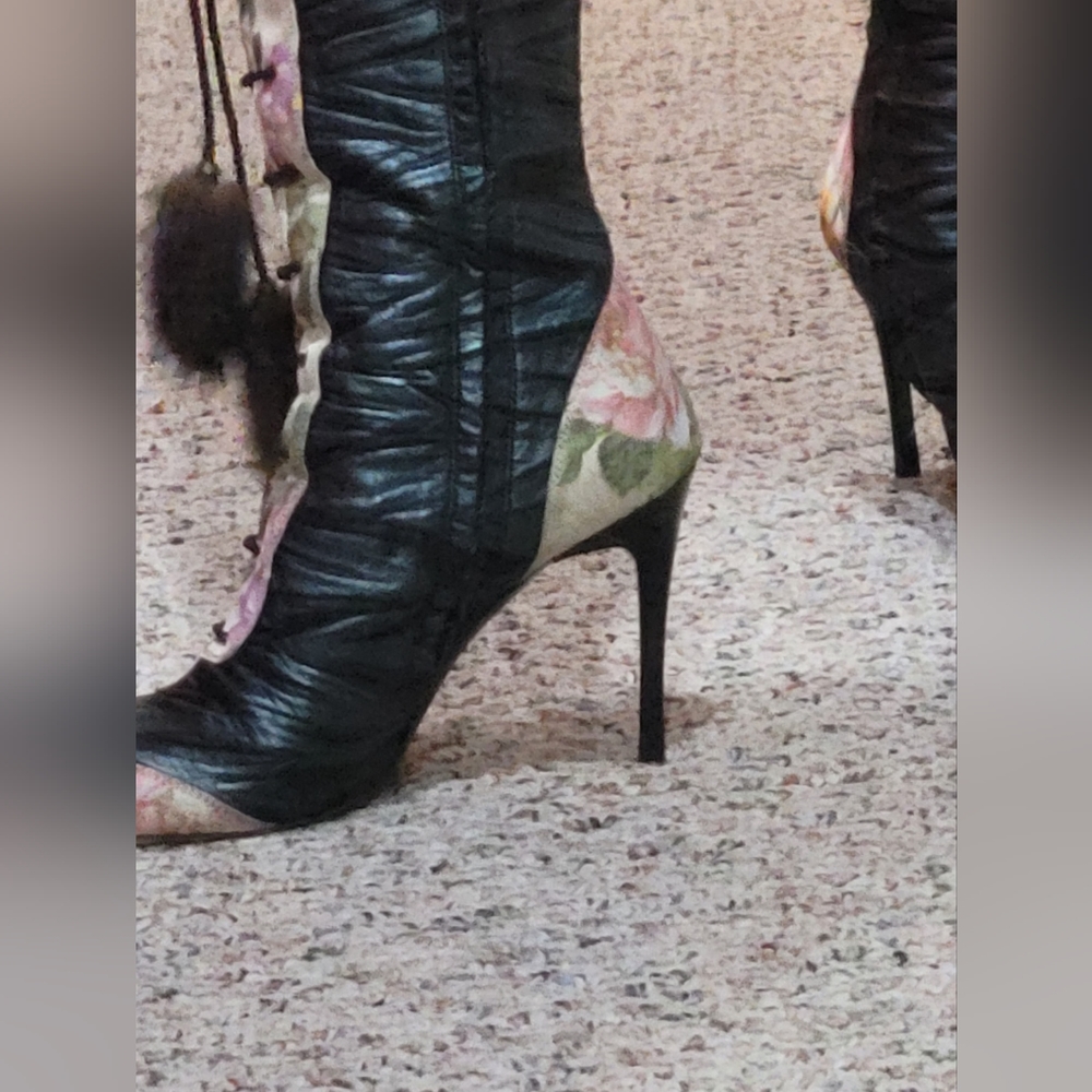 Boots by Sacco with mink tassels size 40